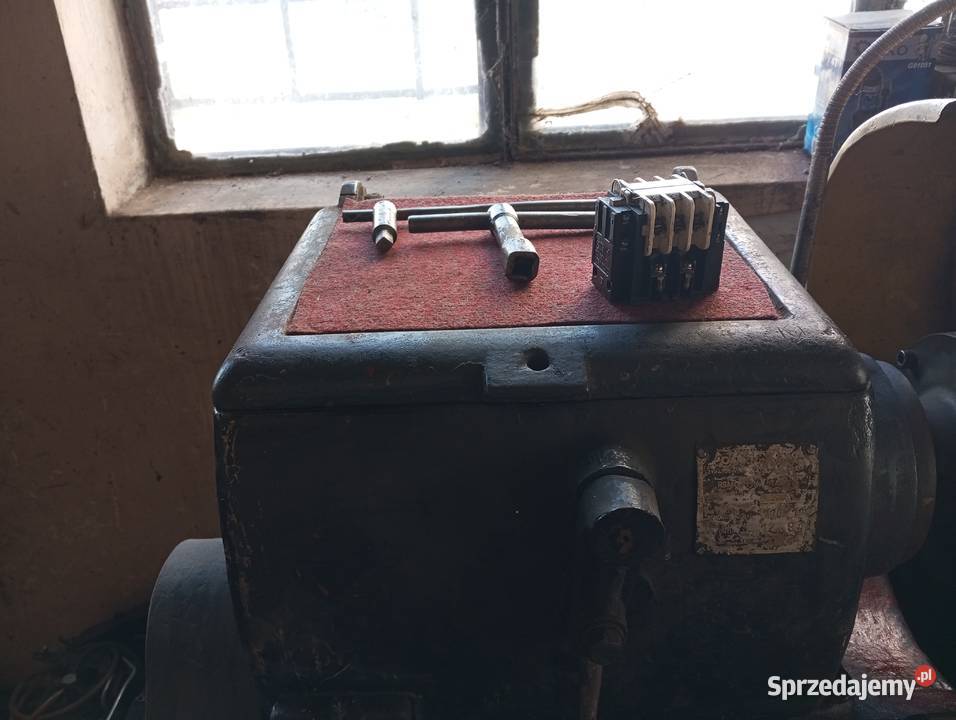 Sprzedam tokarke uniwersalną TUE 35600 Pozostałe Jaworzno