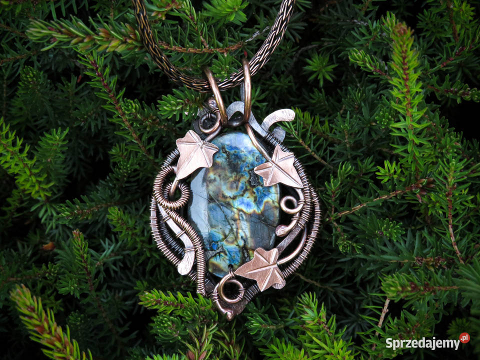 Miedziany wisiorek labradoryt motyw bluszczu Wieliczka