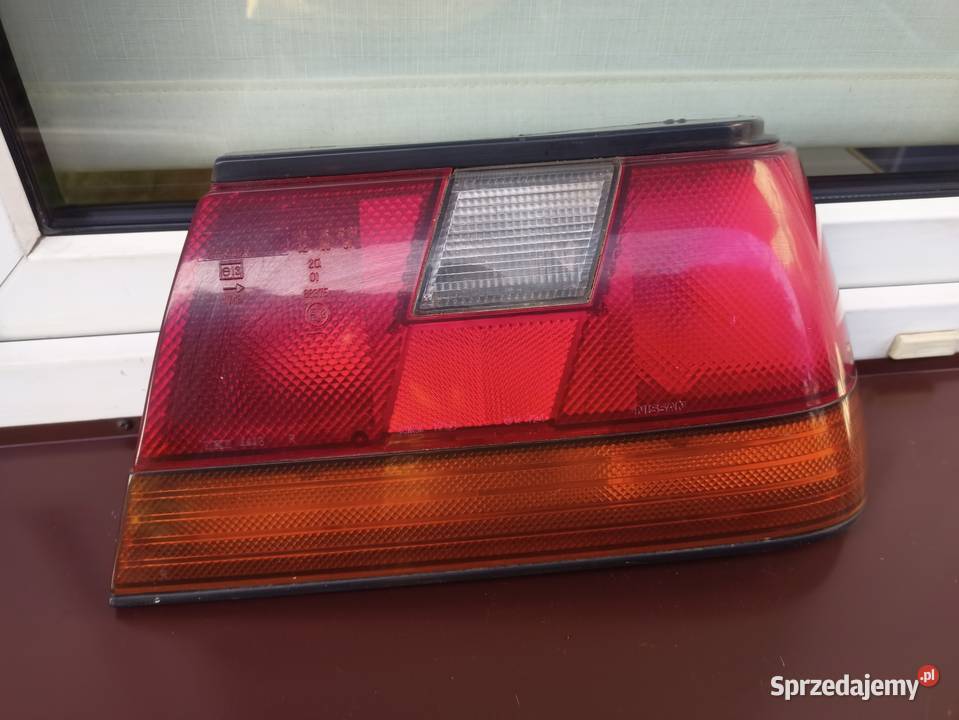 Nissan Sunny N13 lampa tył tylna prawa Części samochodowe łódzkie Sieradz sprzedam