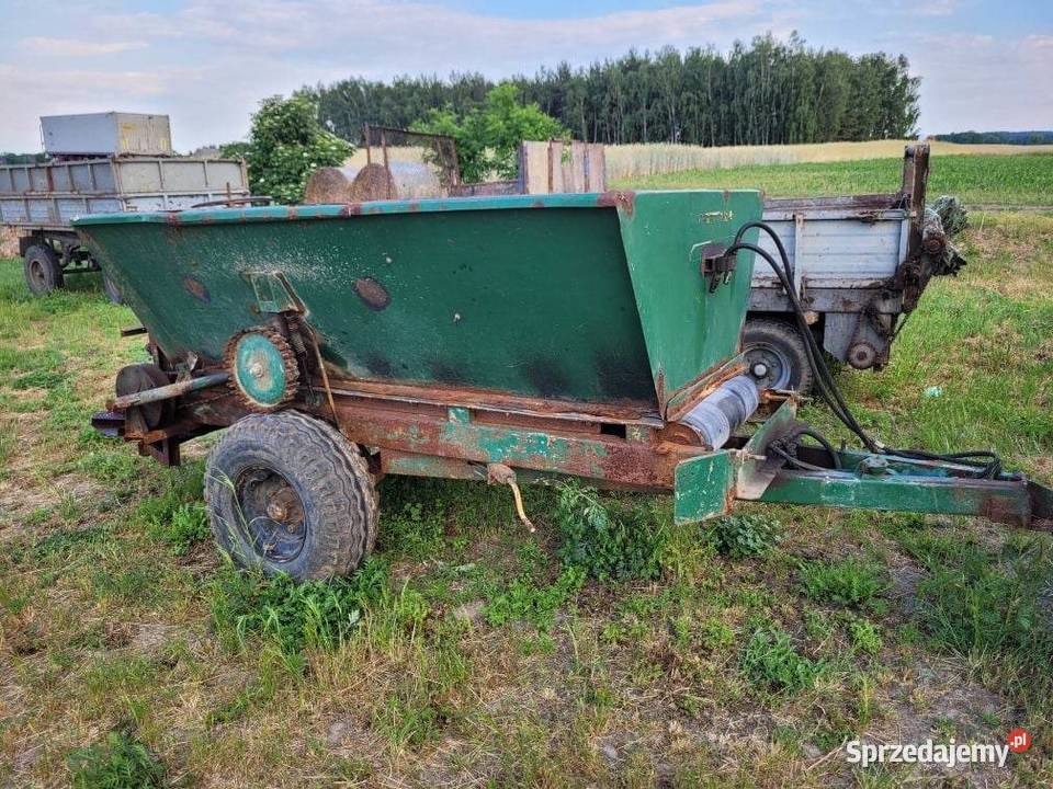 Rozsiewacz wapna RCW3 Drużbice