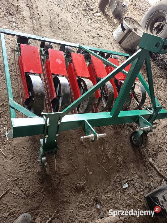 Siewnik do warzyw 6 rzędowy Parzęczew