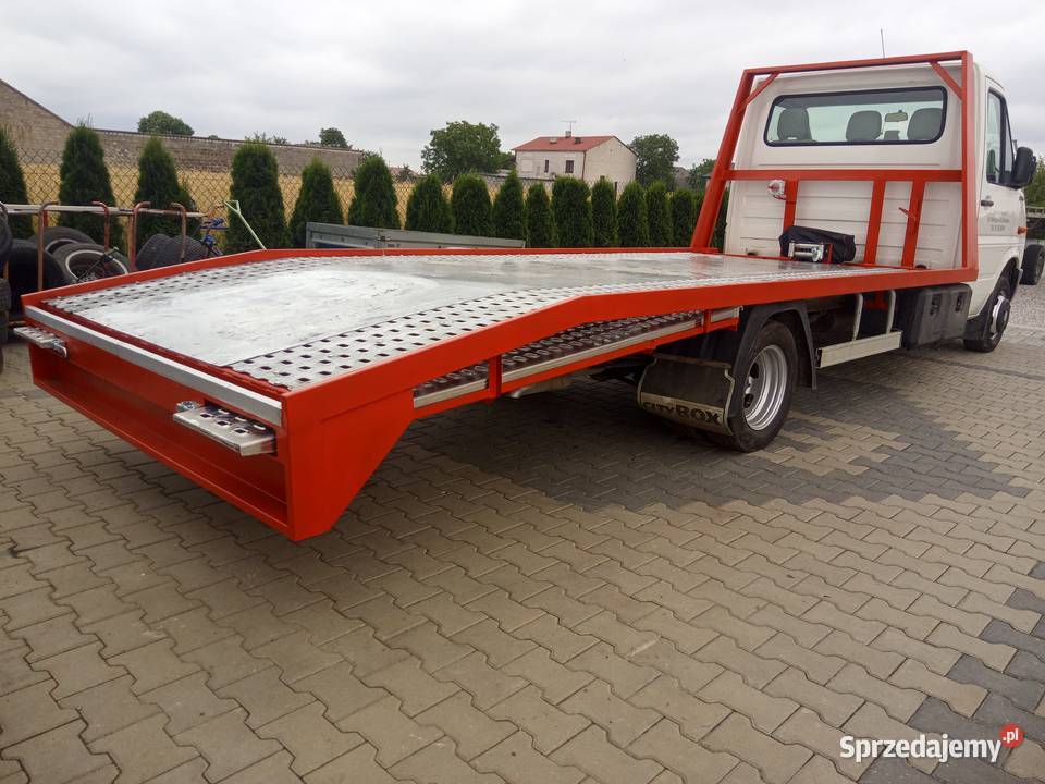 Autolaweta najazd zabudowa laweta łódzkie Paradyż