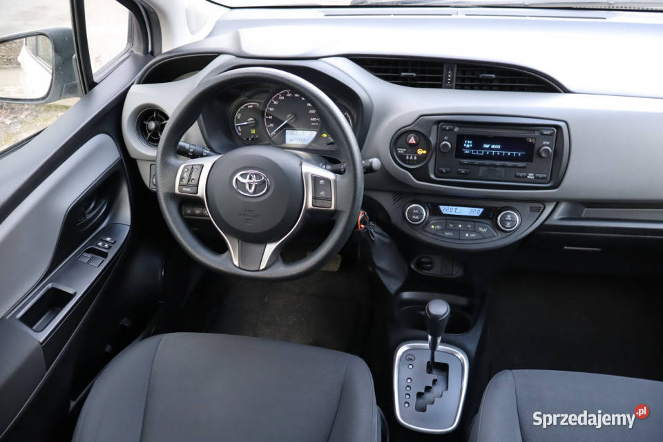Toyota Yaris 15 Hybrid Rok produkcji 2020 Zabrze