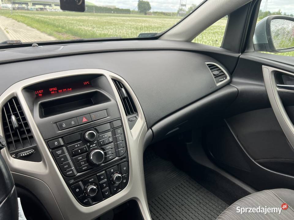 Sprzedam samochód Marki Opel Astra J nieuszkodzony