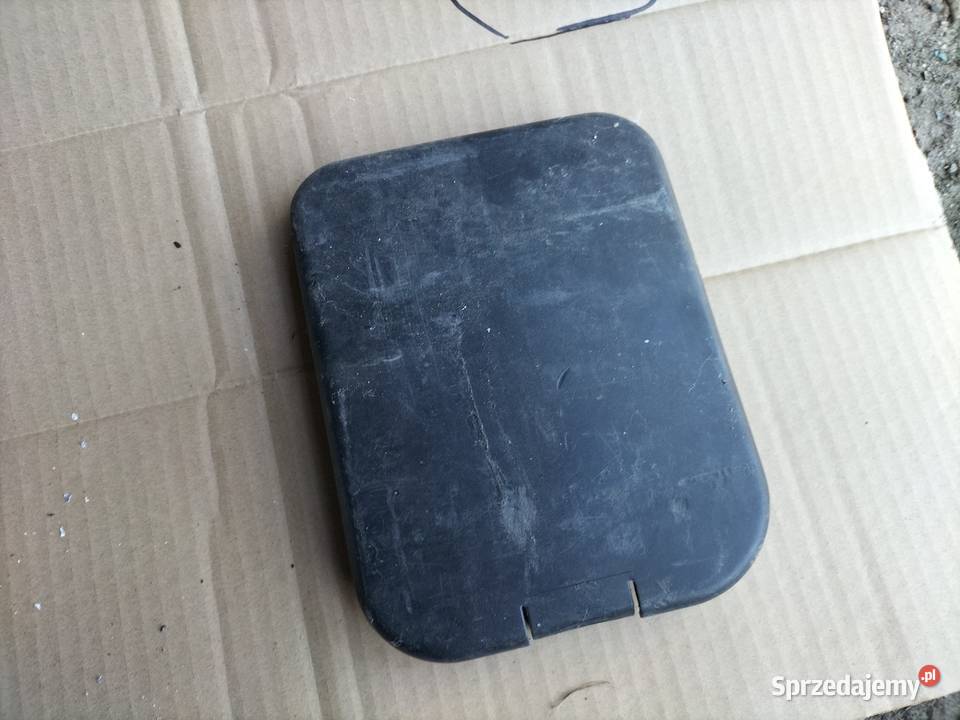 AUDI 80B3 80B4 SEDAN OSŁONA LAMPY PRAWEJ KLAPY Kamień-Kolonia