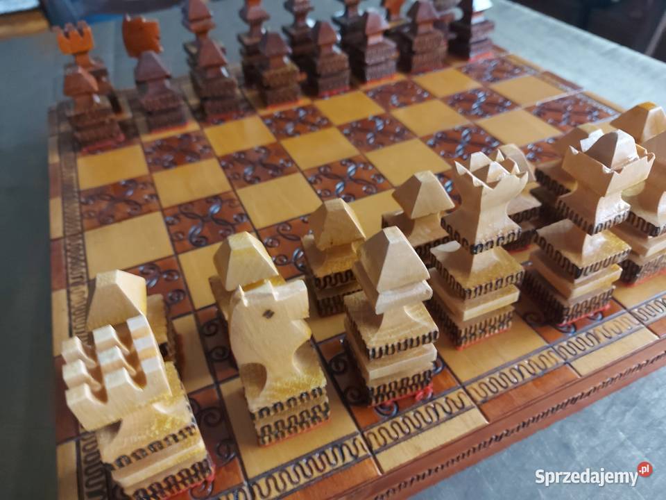 Duże szachy drewniane rzeźbione 39x39
