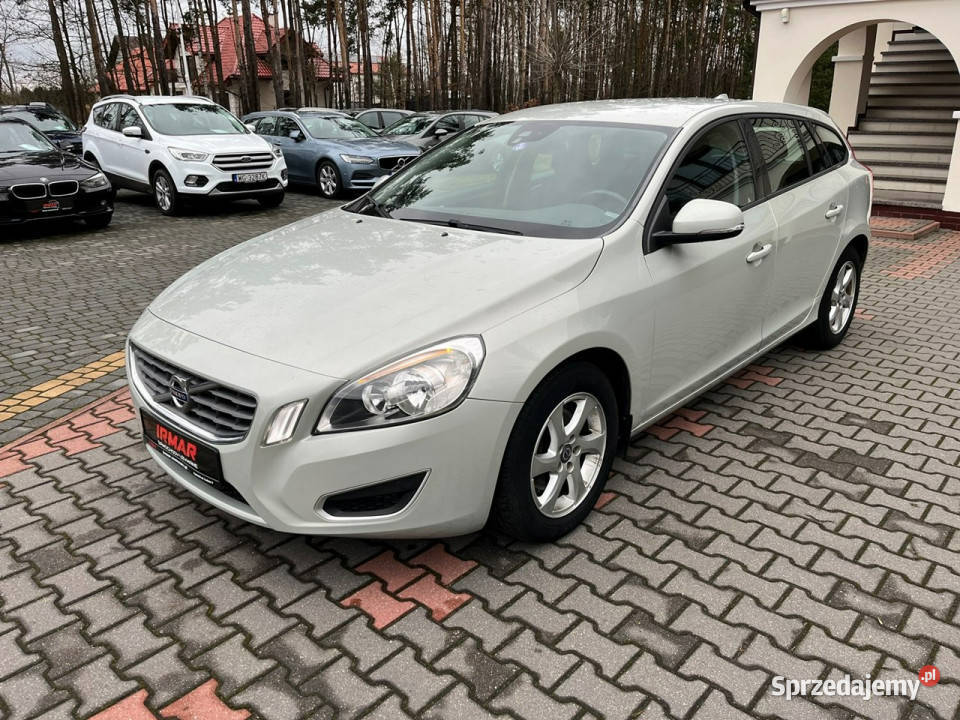 Volvo V60 T4 180 Automat Podgrzewane fotele Hak 218400km Lipówki