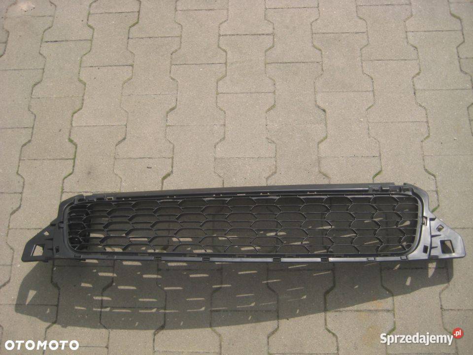 DACIA DUSTER LIFT 1417R KRATKA ZDERZAKA ŚRODKOWA Atrapy