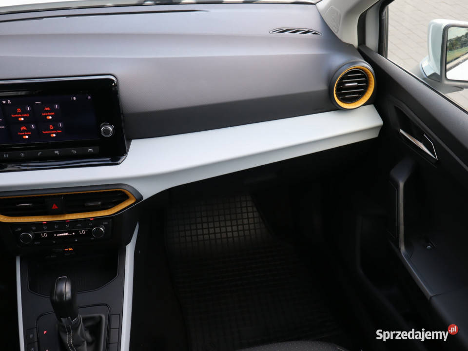 Seat Arona 10 TSI asystent pasa ruchu mazowieckie Piaseczno