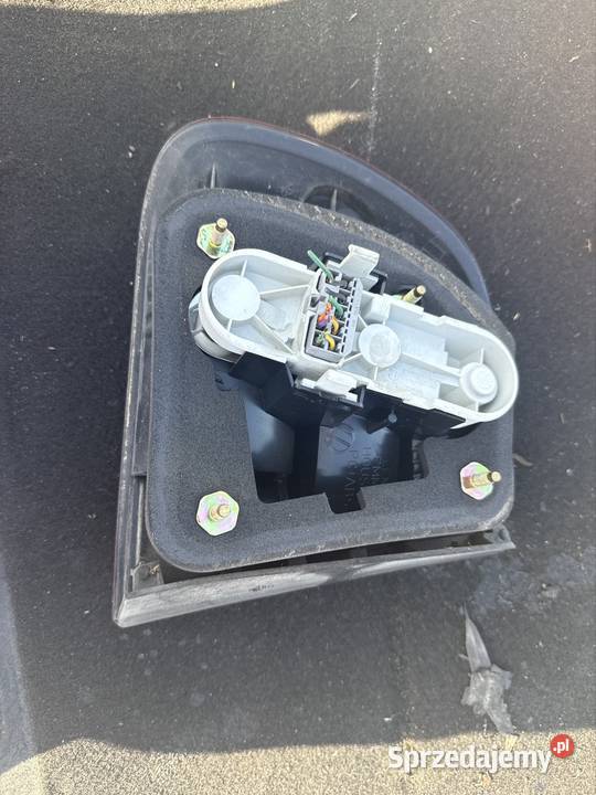 Lampa tył PRAWA VOLVO V40 I