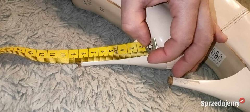 Tradycyjne czółenka na szpilce blady róż świętokrzyskie Staszów