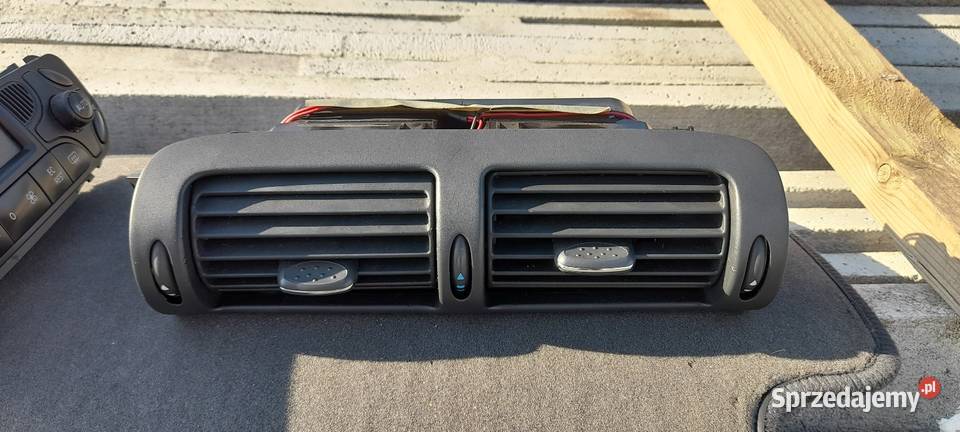 Kratka środkowa deski w203 osobowe Części samochodowe Gostyń