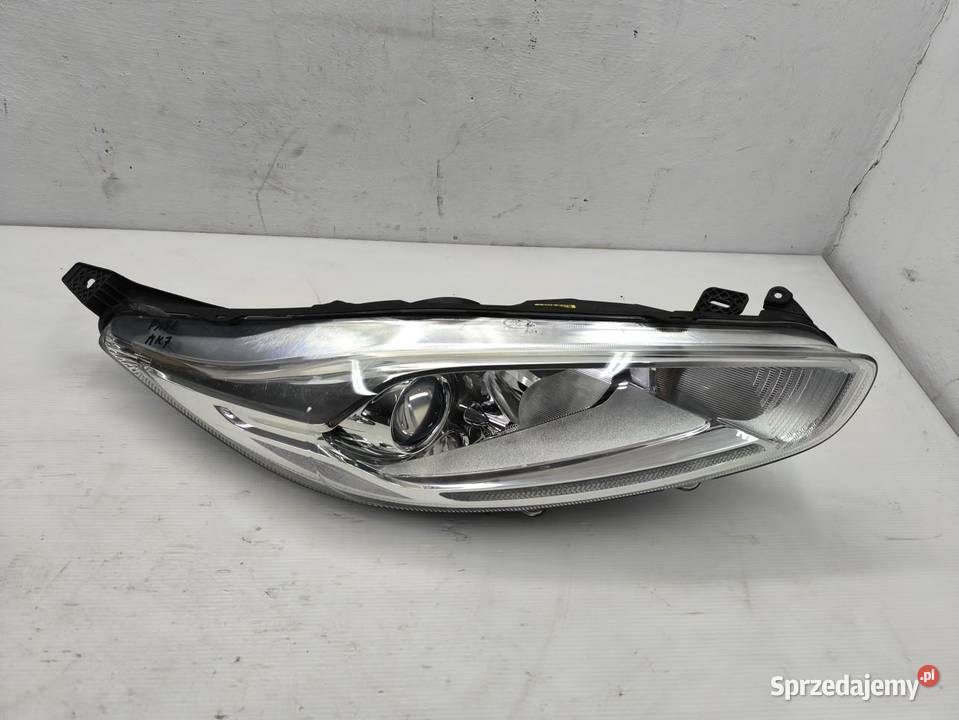 LAMPA PRAWY PRZÓD FORD FIESTA MK7 LIFT Lampy przeciwmgielne