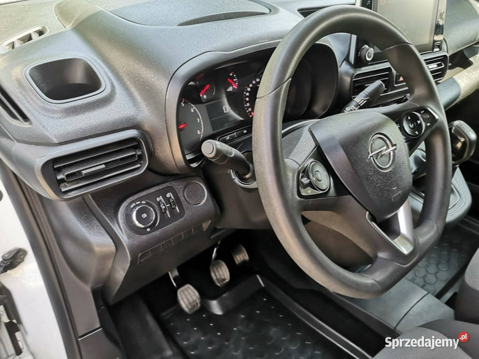Opel Combo 15TDCI 102 Klima Tempomat Sensory centralny zamek Strzegom sprzedam