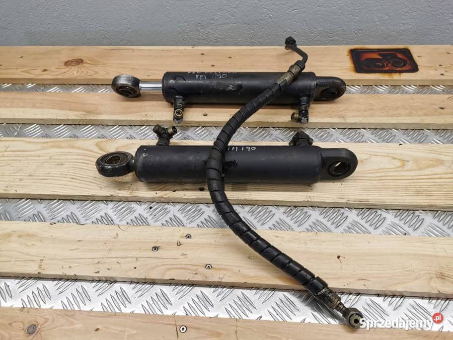 Siłownik skrętu Holland TM 190 Wilkowo sprzedam