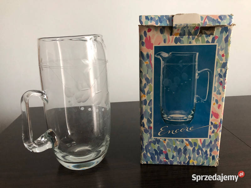 dzbanek ze szkła białego ręcznie dmuchanego Krosno