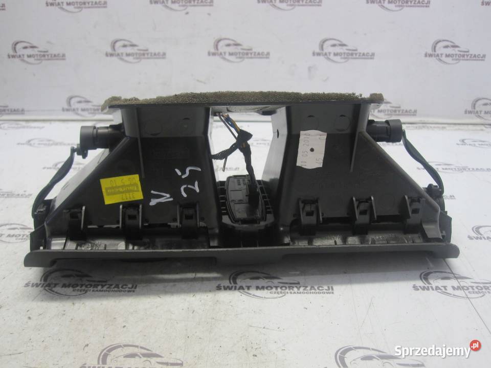 BMW E82 10r kratka nawiewu 7059189