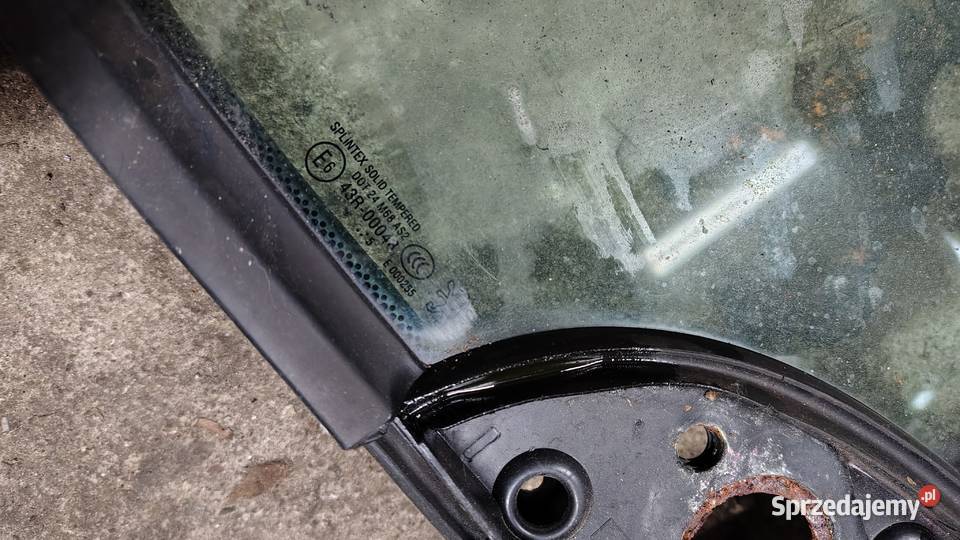 Peugeot 307 szyba lewa drzwi przednia trójkąt Łuków