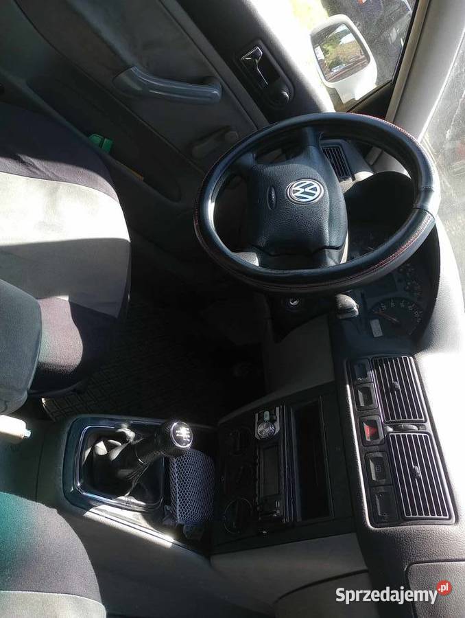 Volkswagen Golf IV nieuszkodzony Sarzyna