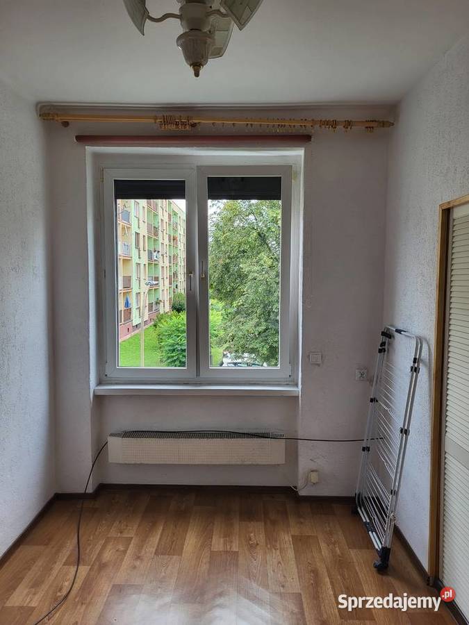 Sprzedam kawalerkę 30 m w centrum 1 piętro duża cegła sprzedam