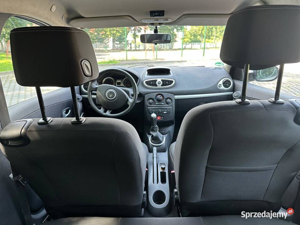 RENAULT CLIO III LIFT 12 BENZYNA 2011 lakier metallic Haczów sprzedam