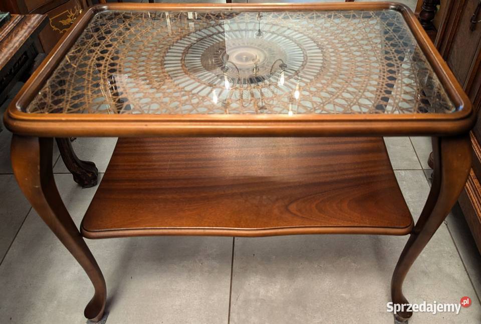 ładny orzechowy stolik z rattanemsklep Dąbrowa śląskie