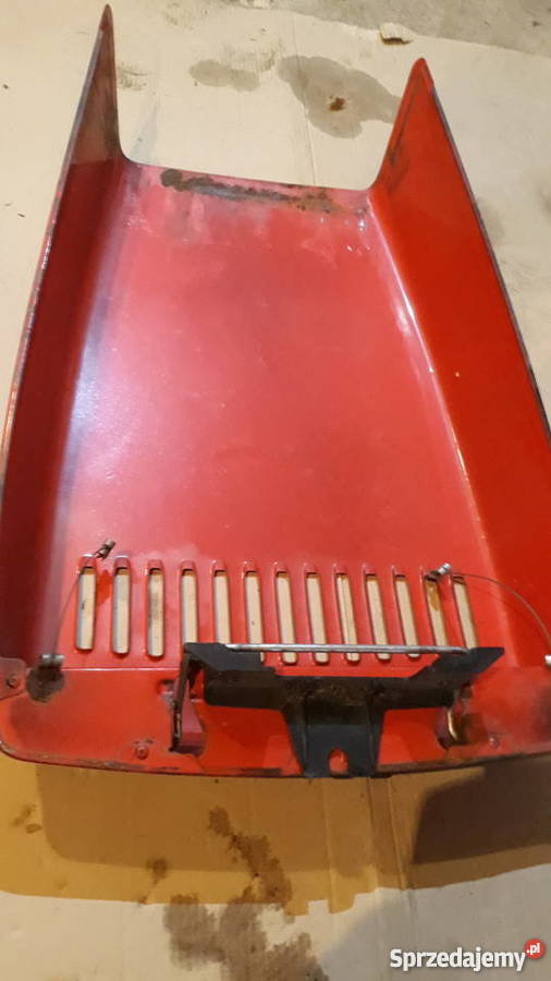 Metalowa maska z zawiasami do traktorka kosiarki