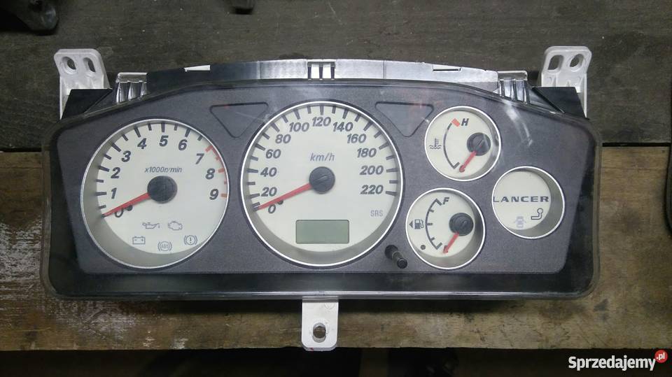 Licznik biały Mitsubishi Lancer VII 20i 4G63 Wyposażenie wnętrza