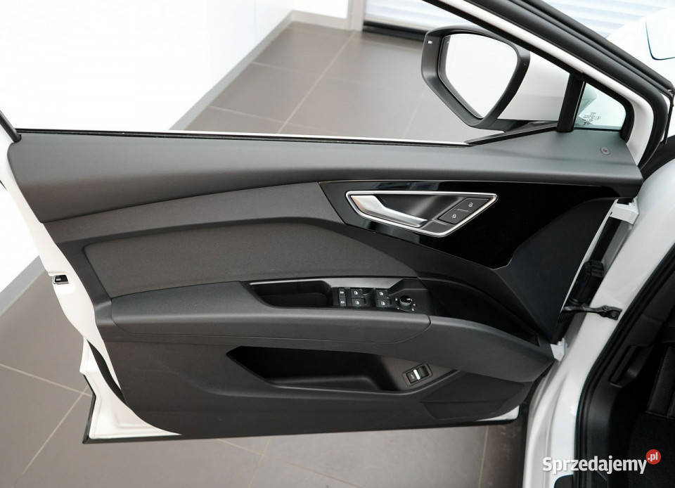 Audi Q4 Q4 etron 40 204 Matrix Navi Kamera ACC Rok produkcji 2022 Audi