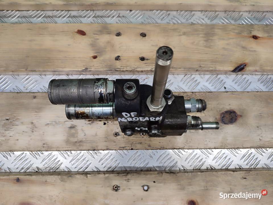 Rozdzielacz hydrauliczny 01702760 DEUTZ FAHR wielkopolskie Wilkowo