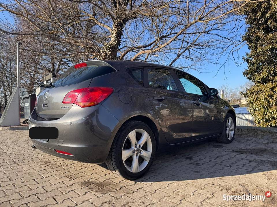 Opel Astra J 14 turbo 2011 r światła przeciwmgielne Świdnik