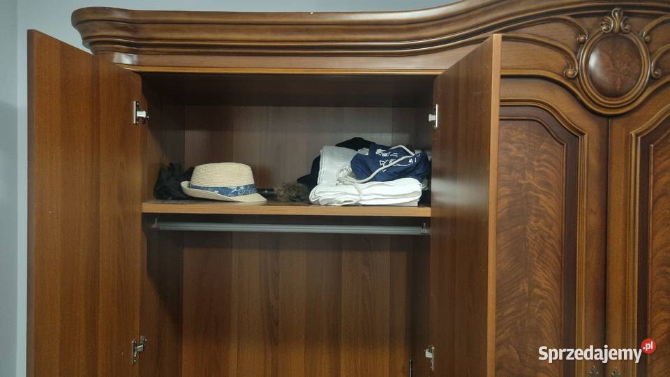 Szafa 3 drzwiowa wzorowana na antyk