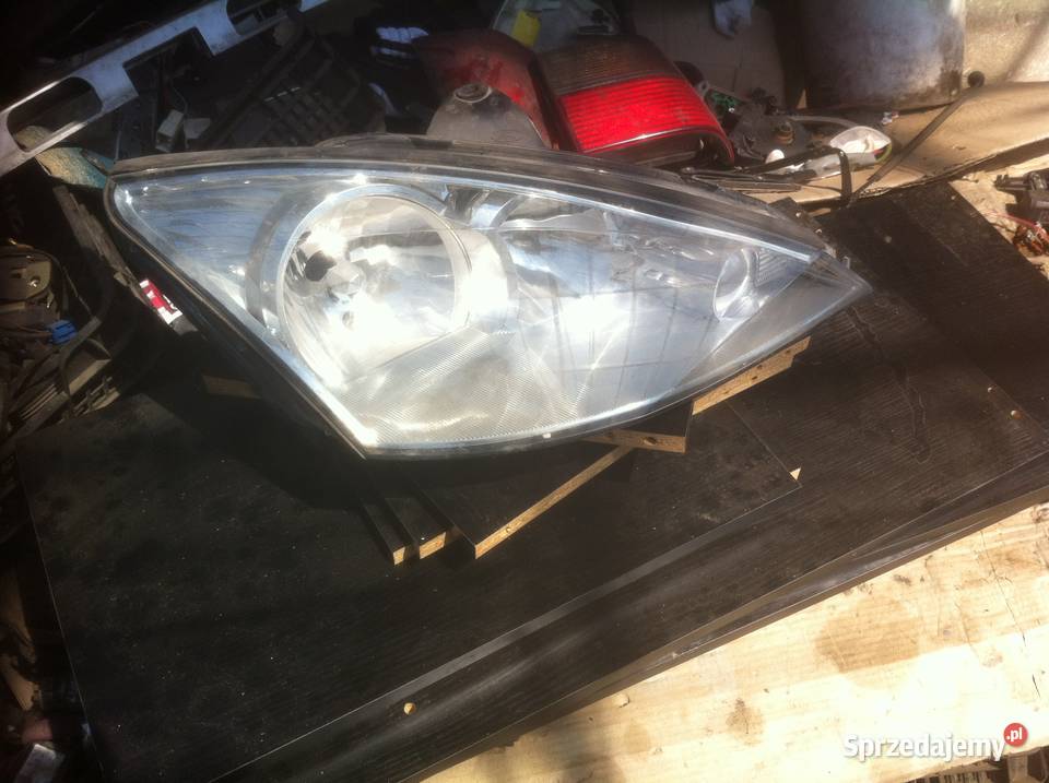 Lampa prawa przód Ford Focus mk2 osobowe Czersk