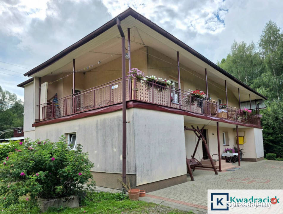 sprzedaży domu wolnostojącego 158m2 Zagórz 5455m2 sprzedam