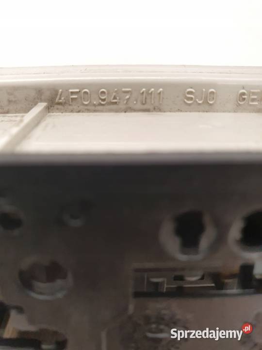LAMPKA OŚWIETLENIE KABINY AUDI A6 C6 4F0947111 Części samochodowe