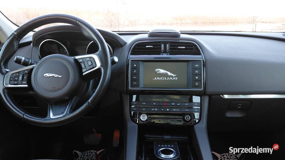 Jaguar FPace 20 w bogatej wersji Prestige Białystok