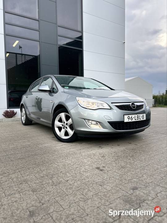 Opel Astra J 16 zwykła benzyna Klima 167 sprzedam