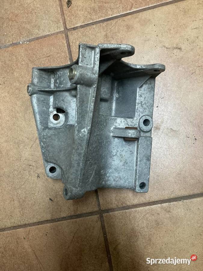 ŁAPA MOCOWANIE POMPY AUDI A8 D2 077260885E osobowe Rakoniewice