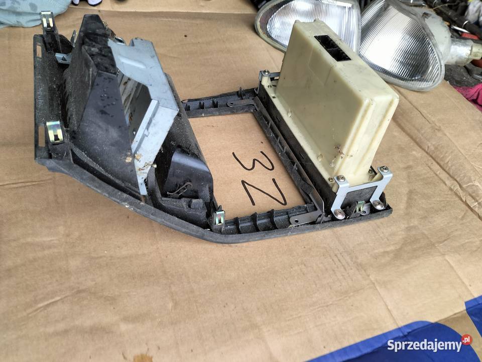 ŚRODKOWA KRATKA PANEL NAWIEWU Mitsubishi Galant Kamień-Kolonia