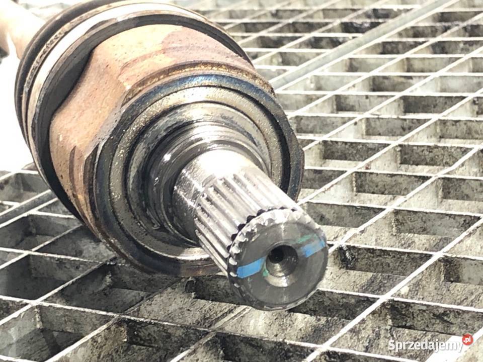 PÓŁOŚ LEWY PRZÓD HYUNDAI i20 II 12 83 PRZEGUB