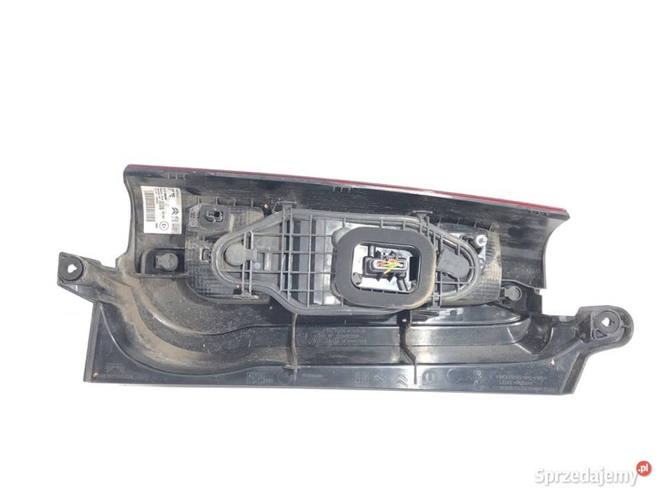 LAMPA PRAWY TYŁ OPEL COMBO D 9820554880 Van Lampy tylne