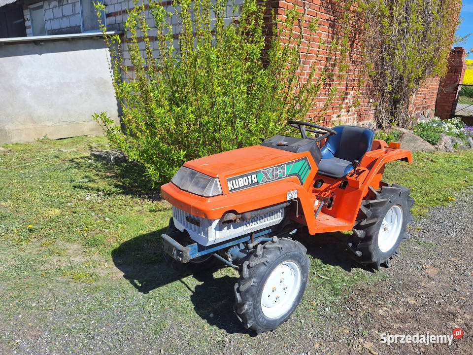 Minitraktorek Kubota XB1 napęd 4x4 Napęd 4x4 Smolary