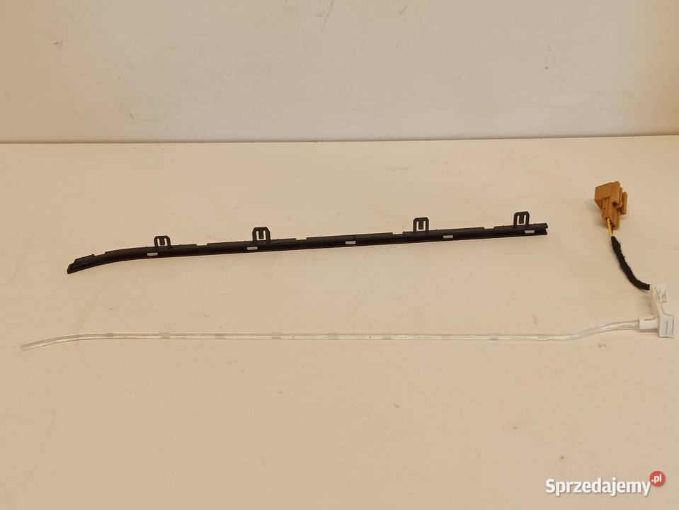 OŚWIETLENIE TUNELU LEWE AUDI A5 8W 8W0947095