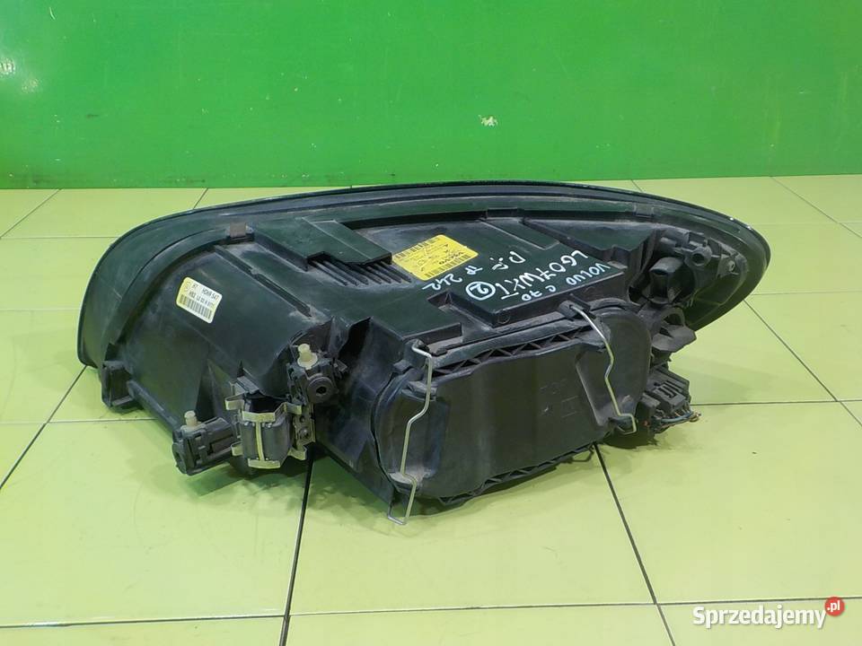 VOLVO C70 II 24 B AUT 07r 2D lampa prawa przod Suków