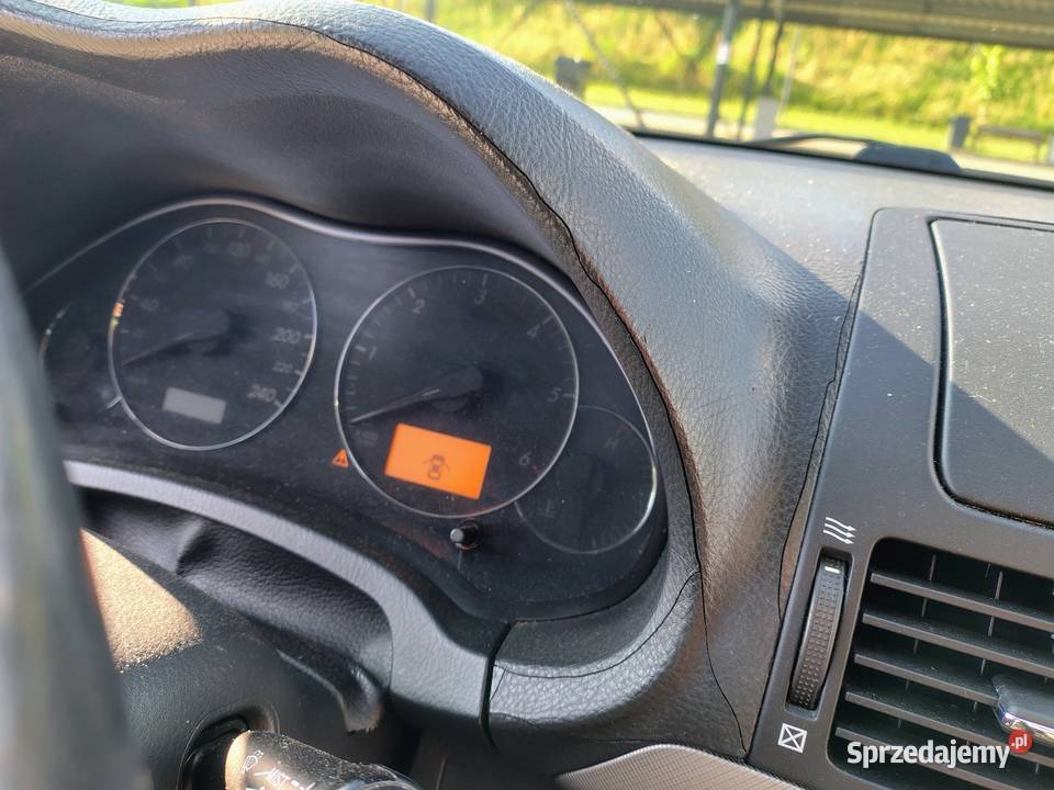 Toyota Avensis T25 nieuszkodzony