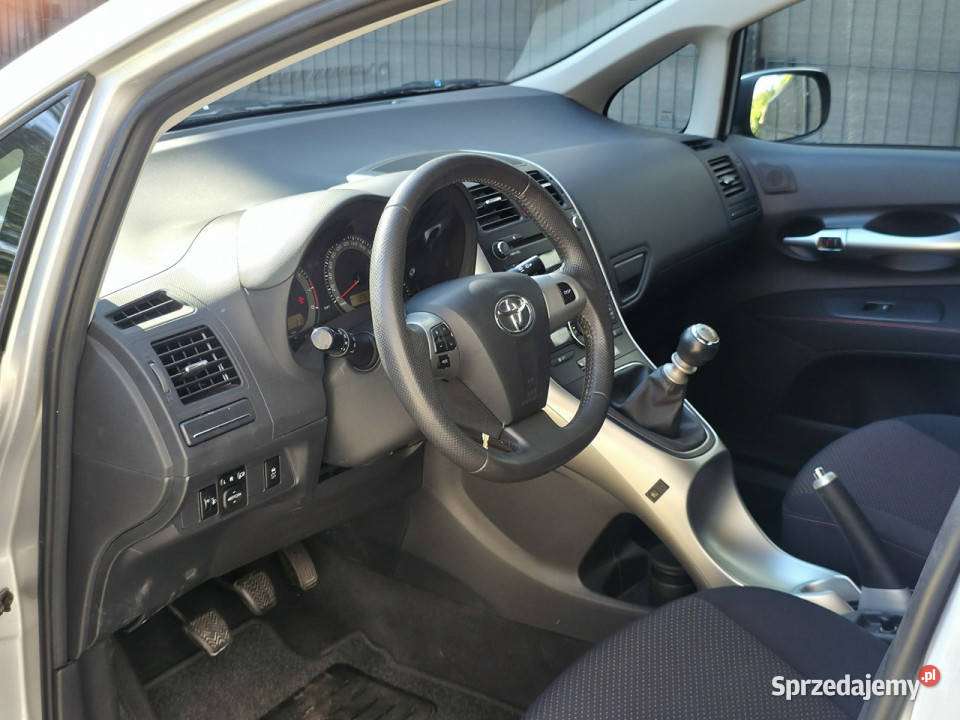 Toyota Auris 16 Benzyna Serwisowany Gwarancja centralny zamek Toyota Piekoszów