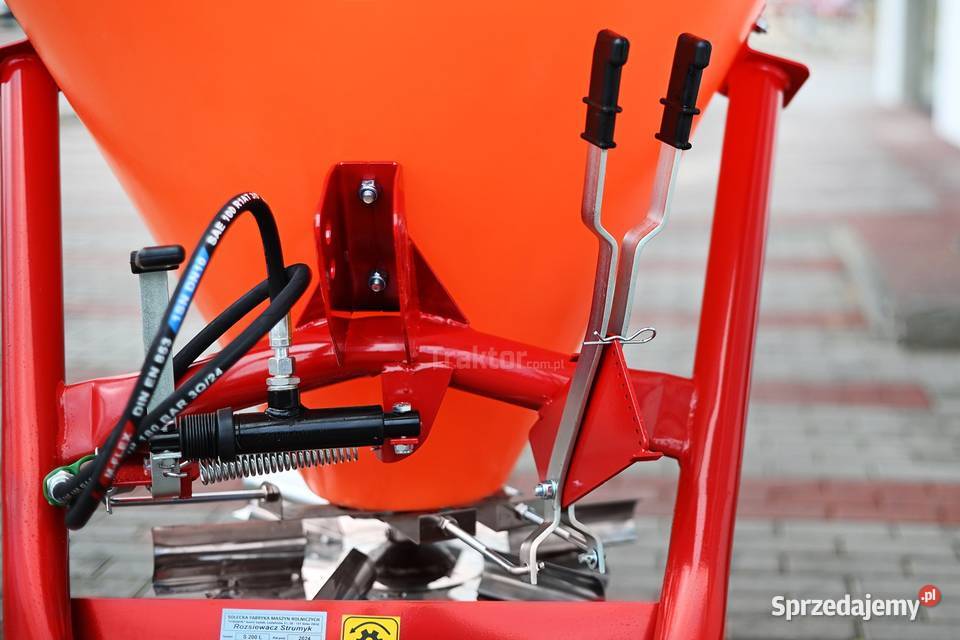 Rozsiewacz nawozu soli piasku S300 z hydrauliką Rozsiewacze nawozów podkarpackie Tajęcina