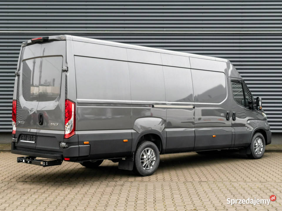 Iveco Daily 35S18A8H V L4H2 16m3 176 Dostępny światła przeciwmgłowe Szczecinek