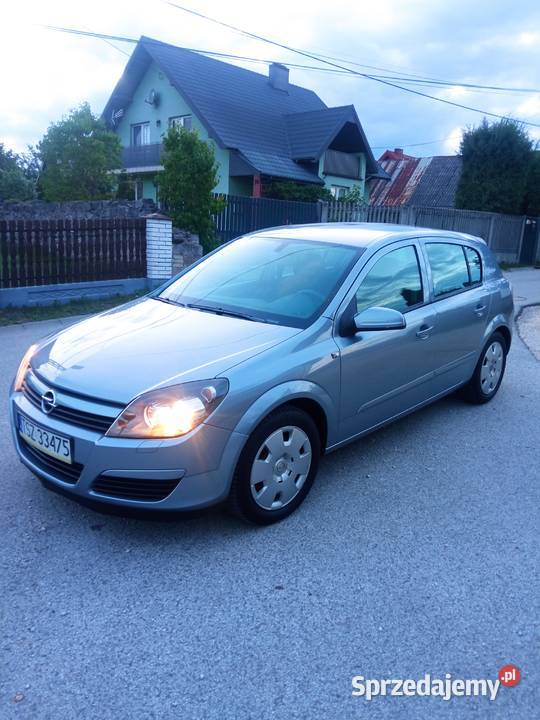 Opel Astra 16 GAZ Rok produkcji 2005 Słopiec