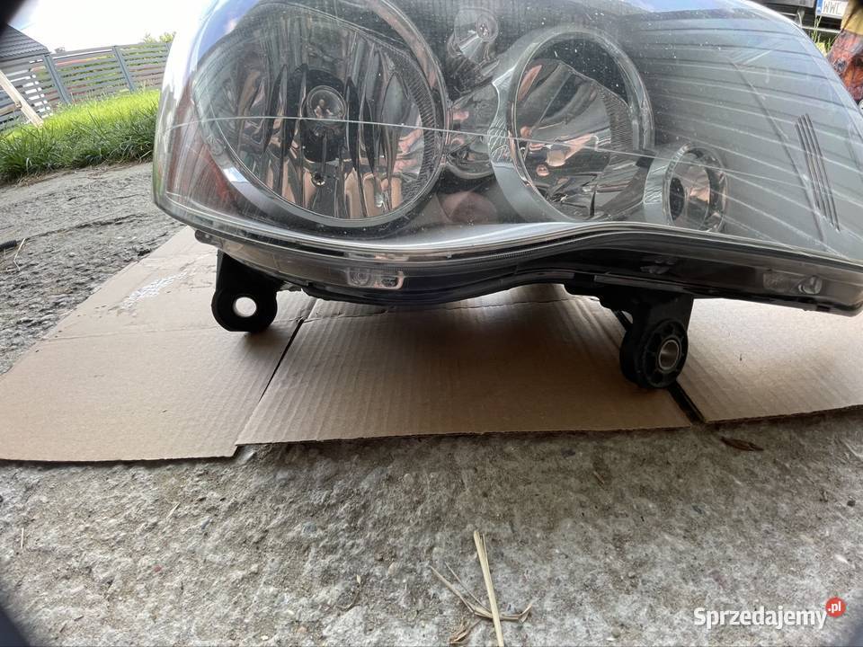 sprzedam lampę prawa do Chrysler TC Dodge grand prawe Lampy przednie mazowieckie Cygów